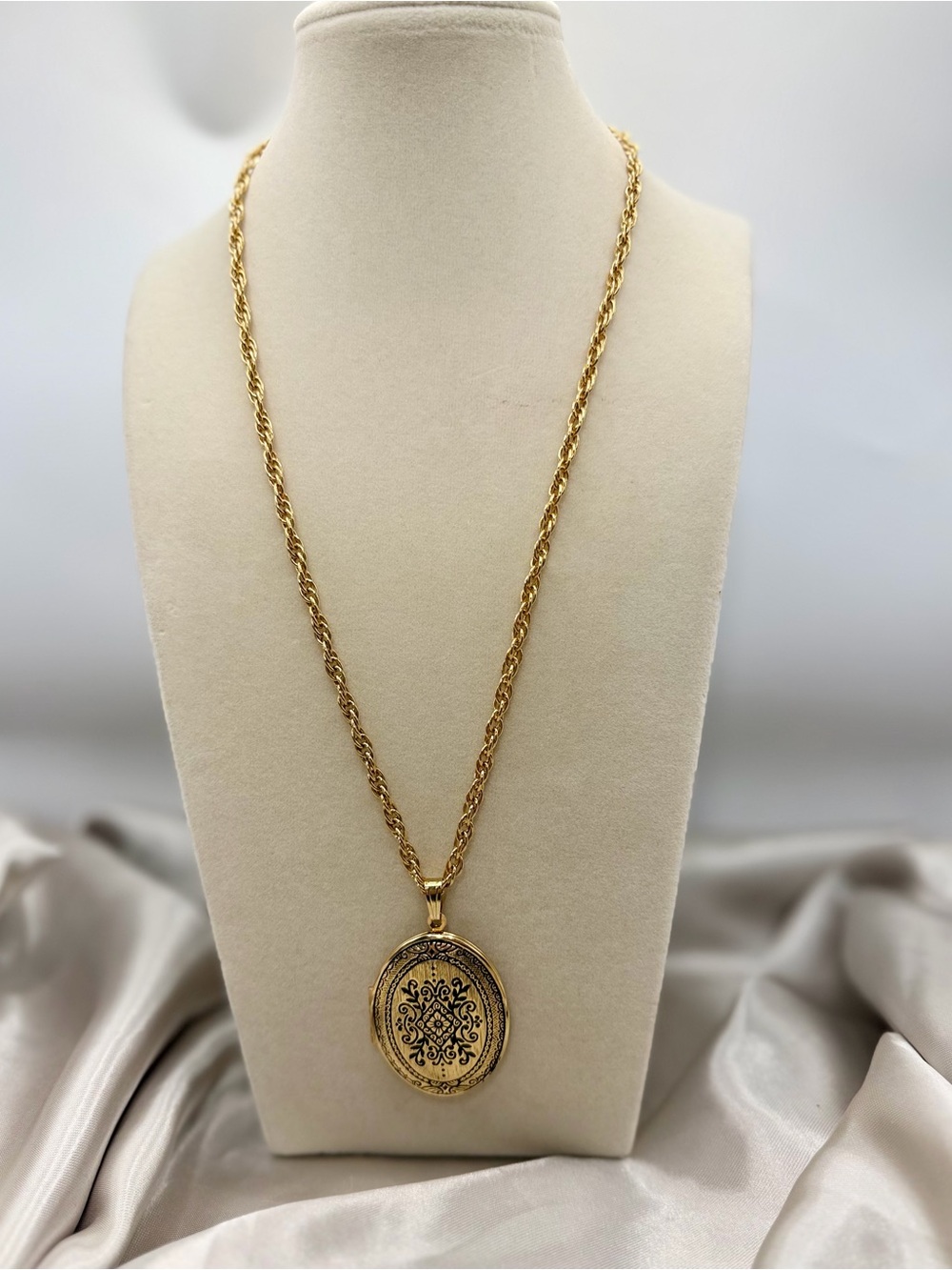 Vintage Gold Tone Engraved Oval Locket Necklace | Victorian Style